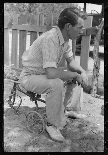 Faro Caudill, homesteader, at all day Sunday visiting. Pie Town, New Mexico
