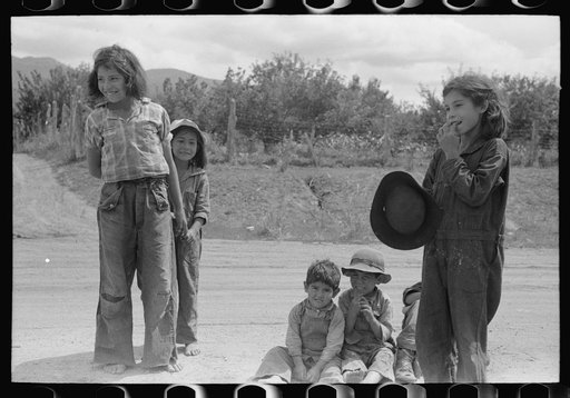 Untitled photo, possibly related to: Spanish-American children, Penasco, New Mexico