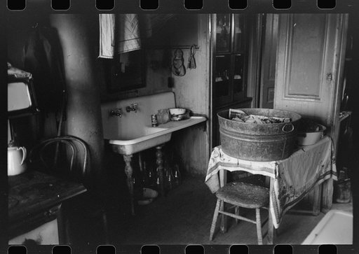 Detail of kitchen occupied by Negroes on South Side of Chicago, Illinois
