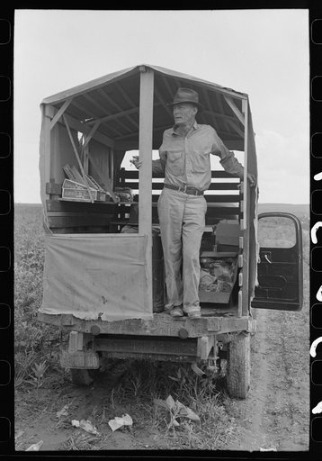 Soft drink wagon in pea field picked by labor contractor's crew. Nampa, Idaho