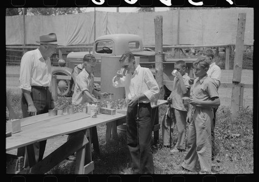 Free coffee stands at the picnic grounds on the Fourth of July. Vale, Oregon