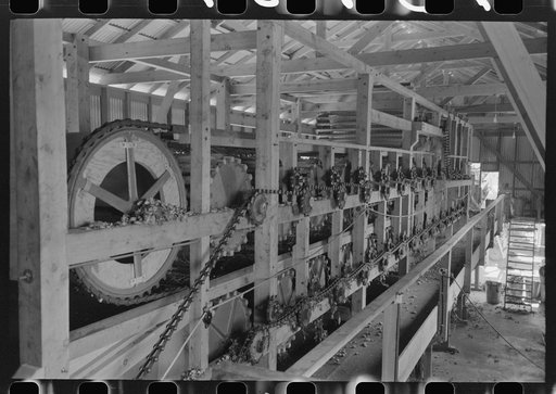 Untitled photo, possibly related to: Machinery of stationary-type mechanical hop picker, Yakima County, Washington