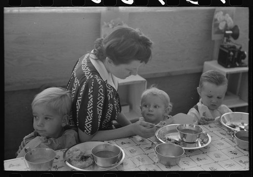 Lunch at FSA (Farm Security Administration)'s migratory labor camp, Odell, Oregon