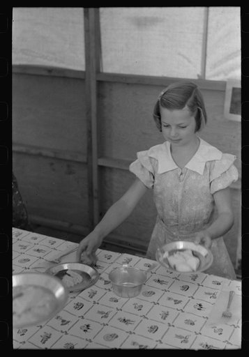 Untitled photo, possibly related to: Lunch at FSA (Farm Security Administration)'s migratory labor camp, Odell, Oregon