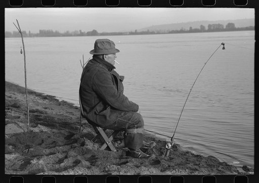 Untitled photo, possibly related to: Fisherman on banks of Columbia River, Cowlitz County, Washington