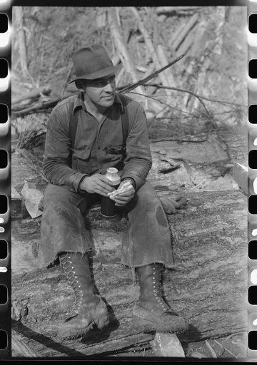 Lumberjack eats lunch, Long Bell Lumber Company, Cowlitz County, Washington