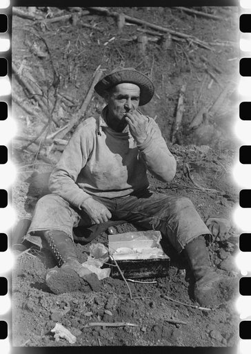 Lumberjack eats lunch. Long Bell Lumber Company, Cowlitz County, Washington