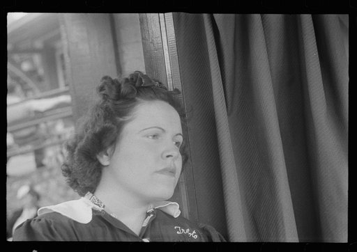 Washington, D.C. A girl attendant of a ten-cent store photograph booth