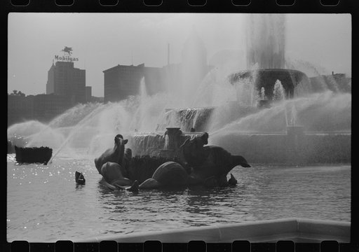 Untitled photo, possibly related to: Buckingham Fountain. Grant Park, Chicago, Illinois