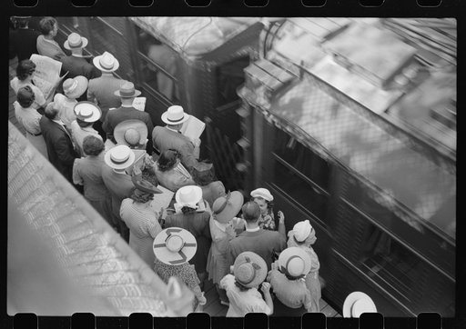 Commuters waiting for south-bound trains, Chicago, Illinois