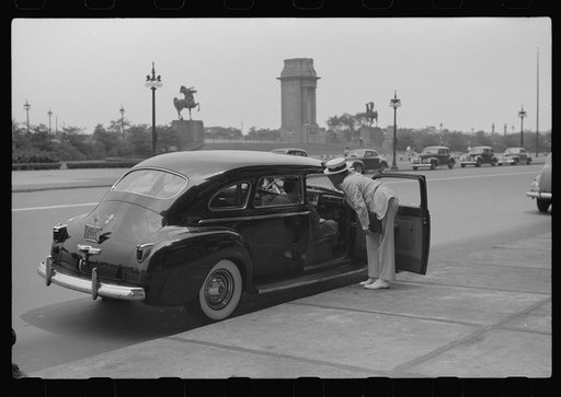 Car stopped in front of hotel, Chicago, Illinois