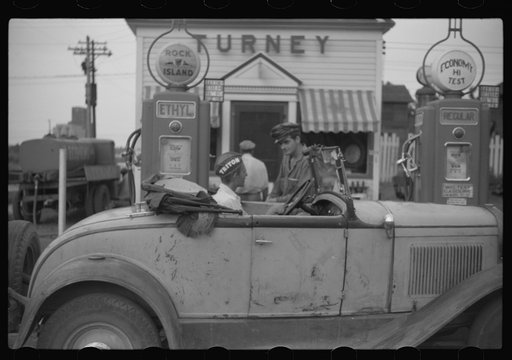 Untitled photo, possibly related to: Filling station. Superior, Wisconsin