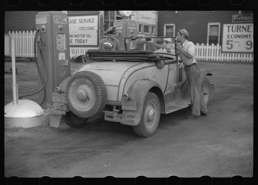 Filling station. Superior, Wisconsin