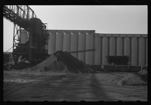 Untitled photo, possibly related to: Grain trimmer. Duluth, Minnesota
