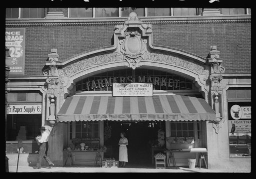 Untitled photo, possibly related to: A market in New York City (?)
