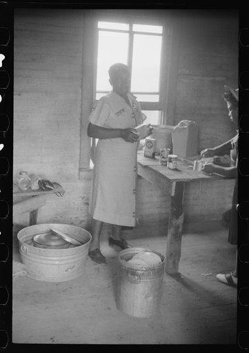 The cook of a crew of migrants packing her cooking utensils for a trip from Belcross, North Carolina to Onley, Virginia