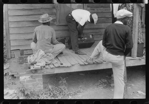 Florida migrants preparing to leave Belcross, North Carolina for another job at Onley, Virginia