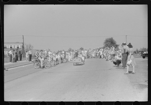 Start of soapbox auto race at July 4th celebration at Salisbury, Maryland