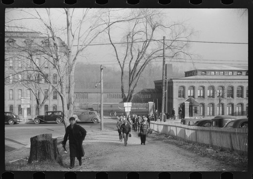 Taftville, Connecticut. Changes of shifts at Penomah Mills, Inc.