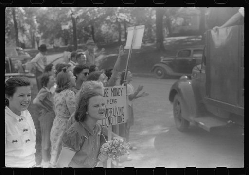 CIO pickets jeering at few workers who were entering a mill in Greensboro, Greene County, Georgia