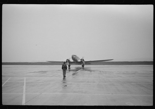 A plane coming in at municipal airport in Washington D.C.