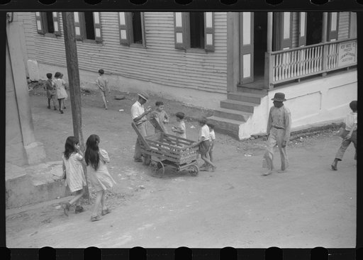 Orange vendor in street in Barranquitas, Puerto Rico