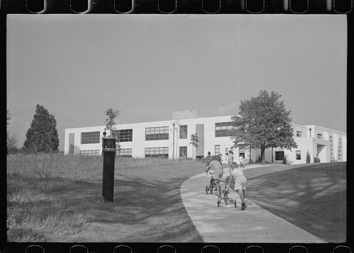 Untitled photo, possibly related to: Greenbelt school, Maryland