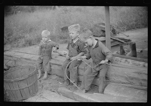 Children of riverboat family, Charleston, West Virginia