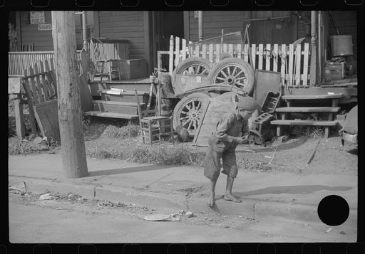 Untitled photo, possibly related to: House fronts, Charleston, West Virginia