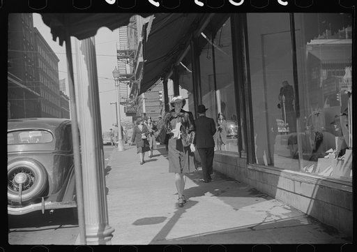 Salesgirl, fashionably dressed, Atlanta, Georgia
