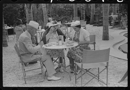 Outdoor refreshments for tourists near Tampa, Florida