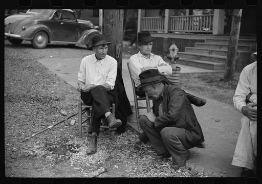 Picketing. Copper miners on strike waiting for scabs to come out of mines. Ducktown, Tennessee