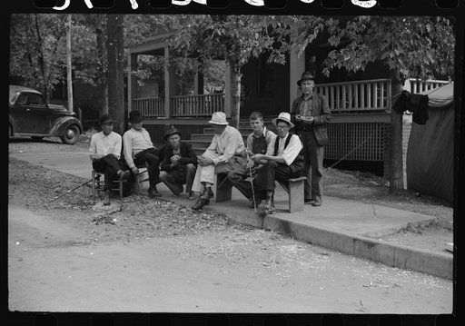 Picketing. Copper miners on strike waiting for scabs to come out of mines. Ducktown, Tennessee