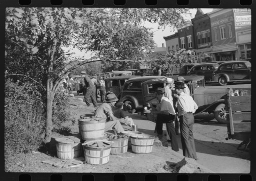 Untitled photo, possibly related to: Selling apples on main street on Saturday afternoon, Lexington, Mississippi Delta, Mississippi
