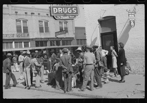 Untitled photo, possibly related to: Main street on Saturday afternoon, Belzoni, Mississippi Delta, Mississippi
