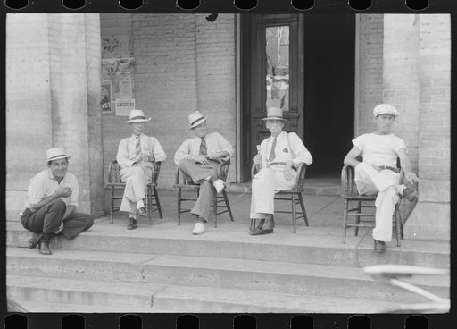 Farmers exchange news and greetings in front of courthouse on Saturday afternoon. Versailles, Kentucky