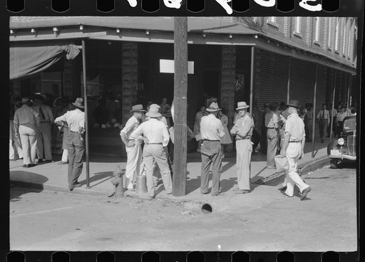 Untitled photo, possibly related to: Farmers in front of store on Saturday afternoon in Cave City [actually Horse Cave], Kentucky