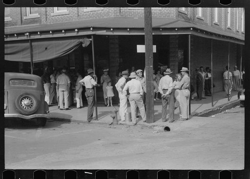 Untitled photo, possibly related to: Farmers in front of store on Saturday afternoon in Cave City [actually Horse Cave], Kentucky