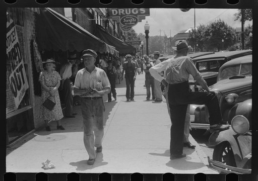 Untitled photo, possibly related to: Farmers in town on Saturday afternoon. Russellville, Kentucky