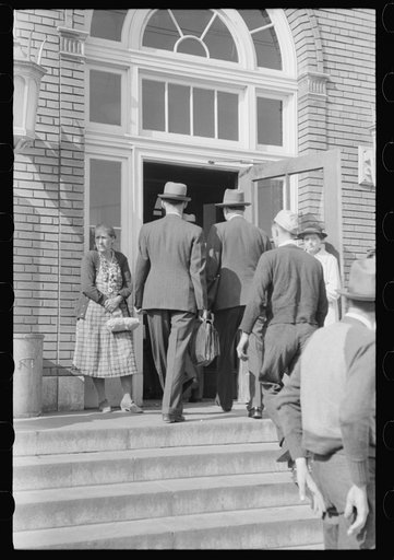 Untitled photo, possibly related to: Farmers and townspeople in front of federal building on court day, Jackson, Kentucky