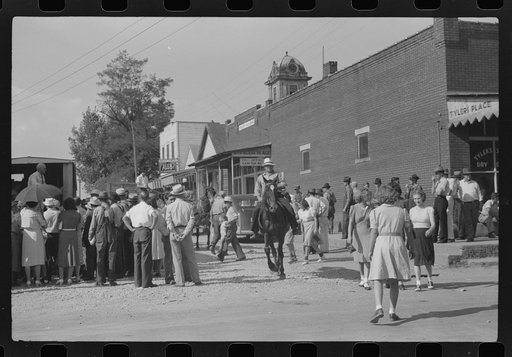 Farmers and townspeople in center of town on court day, Campton, Kentucky