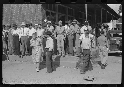 Farmers and townspeople in center of town on court day, Campton, Kentucky