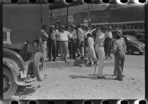 Farmers and townspeople in center of town on court day. Campton, Kentucky