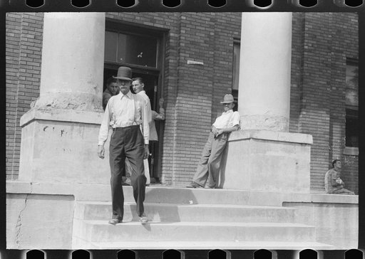 Farmers and townspeople in front of courthouse on court day, in Campton, Kentucky