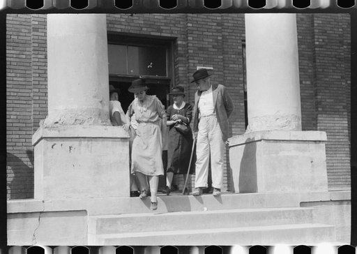 Farmers and townspeople in front of courthouse on court day, in Campton, Kentucky