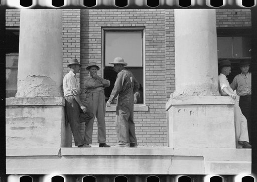 Farmers and townspeople in front of courthouse on court day, in Campton, Kentucky