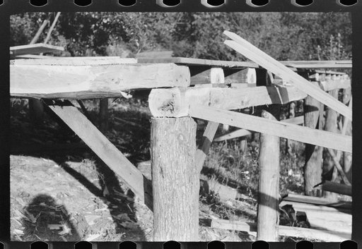 Corner joint of a mountaineer's new home under construction. Near Jackson, Breathitt County, Kentucky