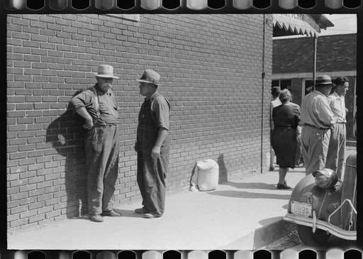 Farmers and townspeople in center of town on court day, Campton, Kentucky