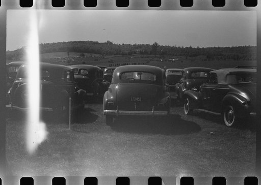 Untitled photo, possibly related to: Spectators at horse races, Warrenton, Virginia