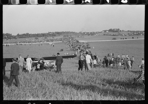Spectators at horse races, Warrenton, Virginia